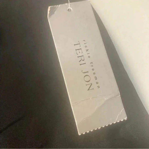 NWT Rickie Freeman Teri  Jon 100% silk black pencil skirt - Picture 6 of 6